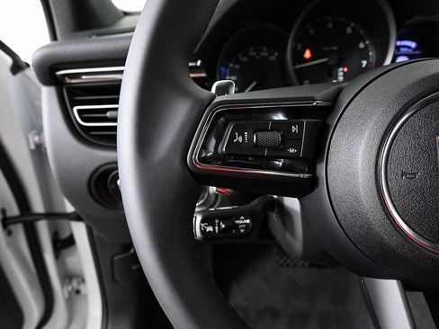 Certified 2025 Porsche Macan AWD image 10