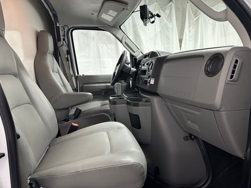 Used 2024 Ford E-350 and Econoline 350 Super Duty image 42