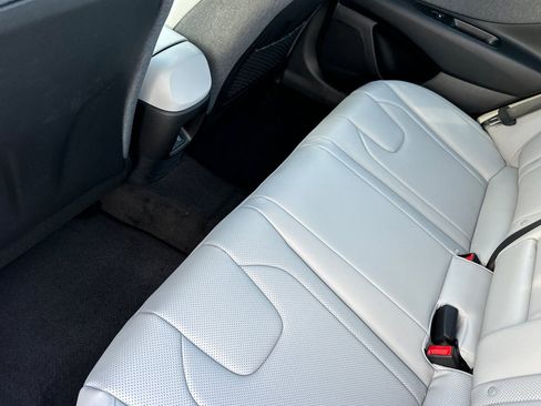 Used 2025 Hyundai Elantra Limited image 11