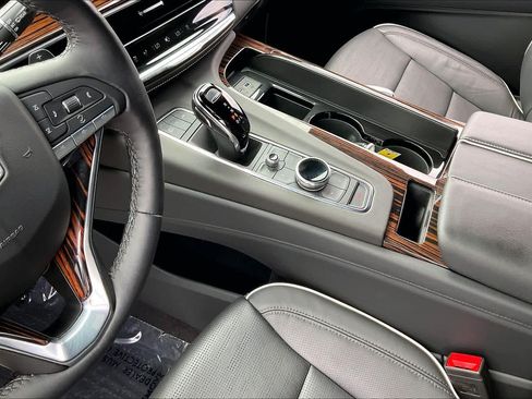 Used 2024 Cadillac Escalade Premium Luxury w/ LPO, Floor Liner Package AWD/4WD image 17