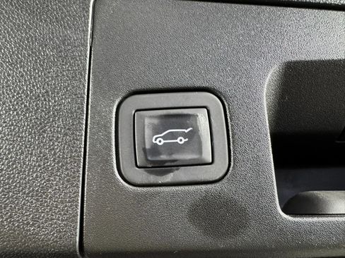 Used 2025 Cadillac XT4 Sport FWD image 31