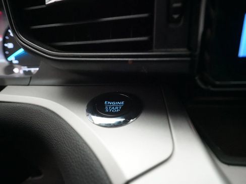 Used 2024 Ford Explorer XLT AWD/4WD image 30