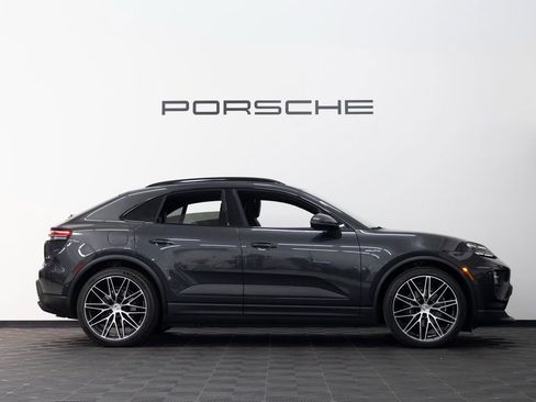 New 2026 Porsche Macan 4 Electric image 8