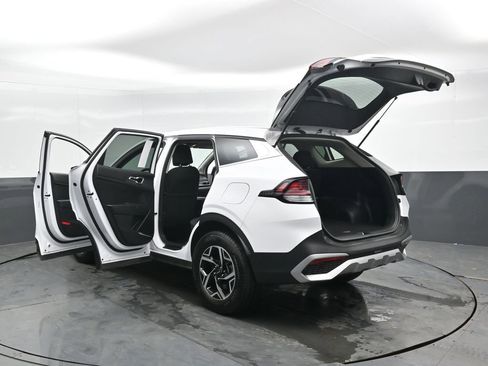 Used 2025 Kia Sportage LX AWD/4WD image 50