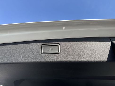 New 2026 Volkswagen Tiguan SEL R-Line AWD/4WD image 45