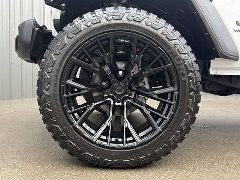 Used 2024 Jeep Wrangler Unlimited AWD/4WD image 9
