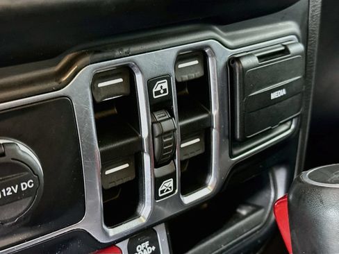 Used 2020 Jeep Gladiator Rubicon AWD/4WD image 17