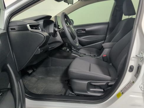 Used 2025 Toyota Corolla LE FWD image 13