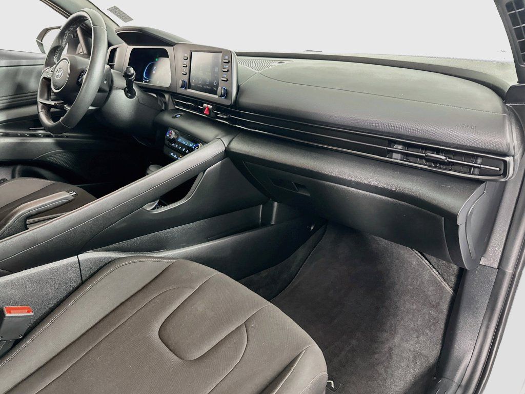Used 2025 Hyundai Elantra Sport w/ Cargo Package FWD image 27