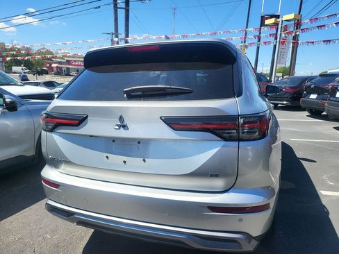 Used 2025 Mitsubishi Outlander SE FWD image 11