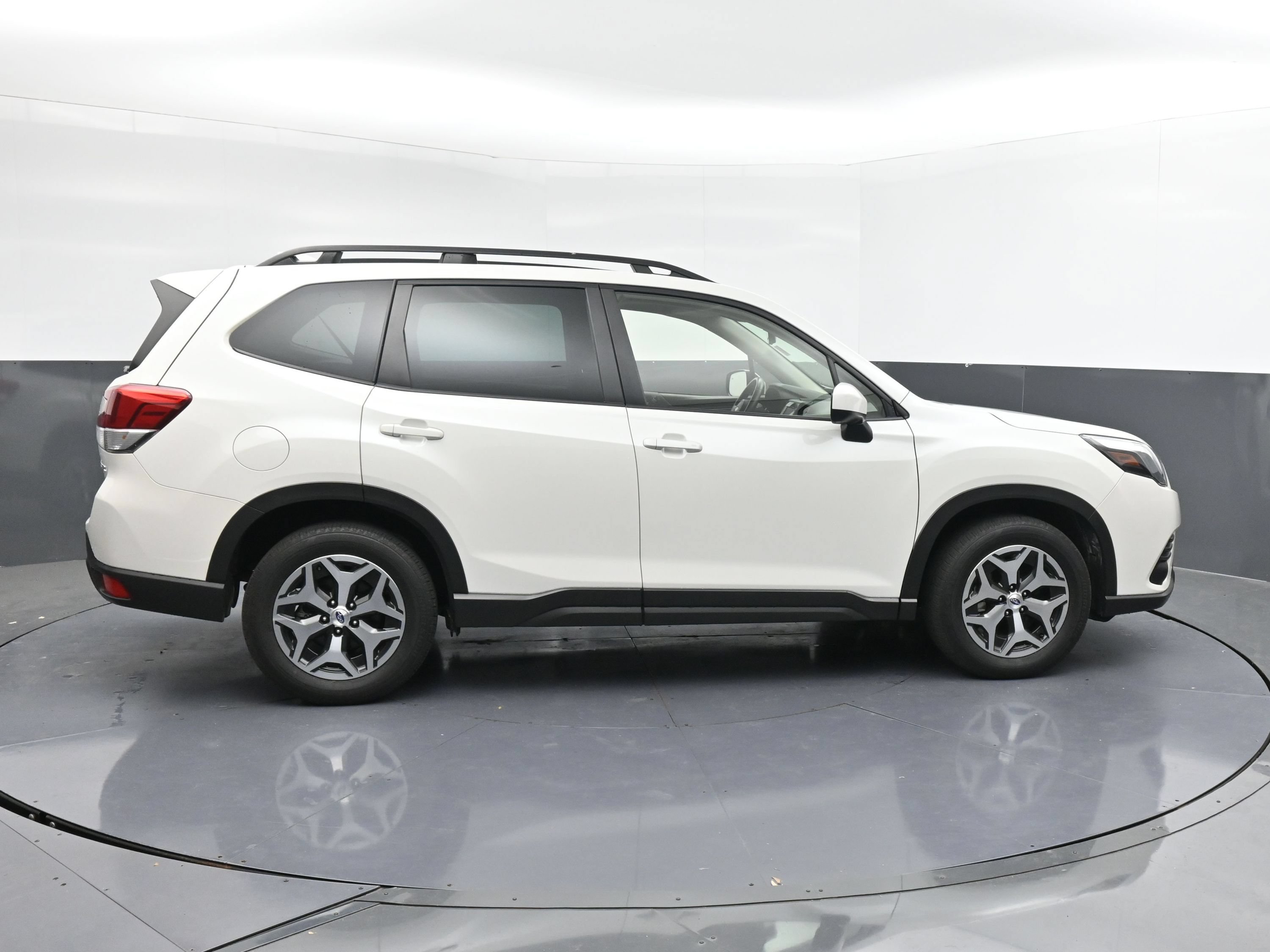 Used 2023 Subaru Forester Premium AWD/4WD image 9