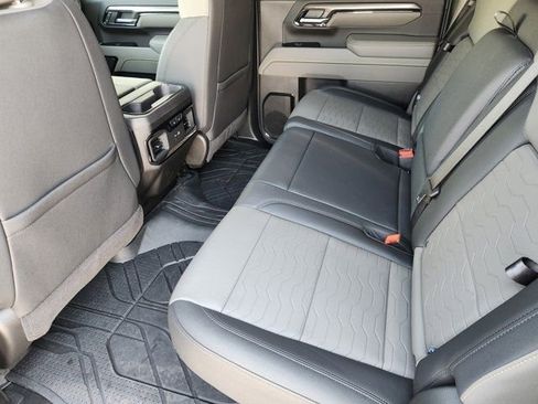 Used 2025 Chevrolet Silverado 2500 ZR2 w/ Technology Package image 42