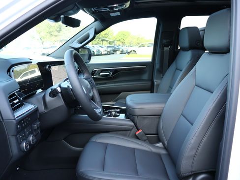 New 2026 Chevrolet Suburban Z71 w/ Z71 Off-Road Package AWD/4WD image 12