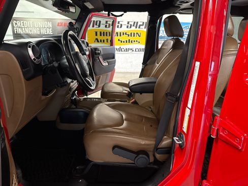 Used 2013 Jeep Wrangler Unlimited Sahara w/ Connectivity Group image 8