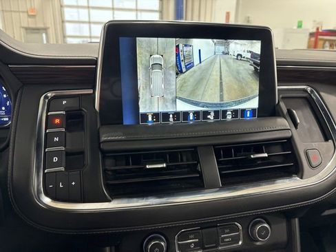 Used 2022 Chevrolet Suburban LT w/ Luxury Package image 13