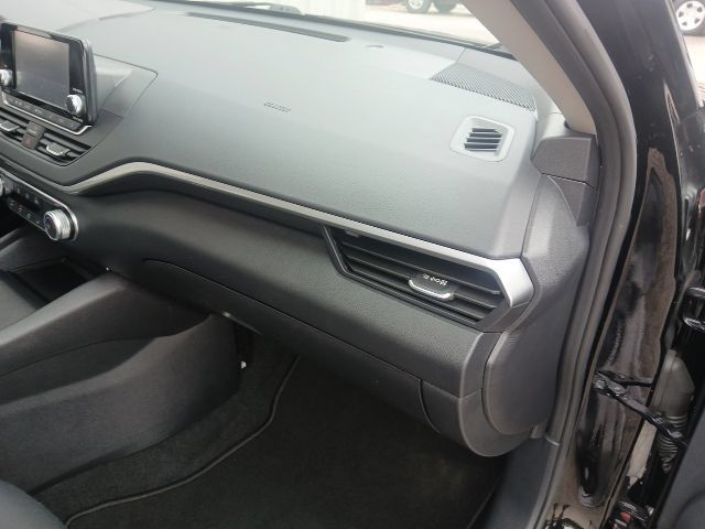 Used 2024 Nissan Altima 2.5 S FWD image 17