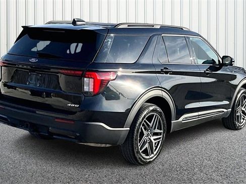 Used 2025 Ford Explorer ST-Line w/ ST-Line Street Pack image 12