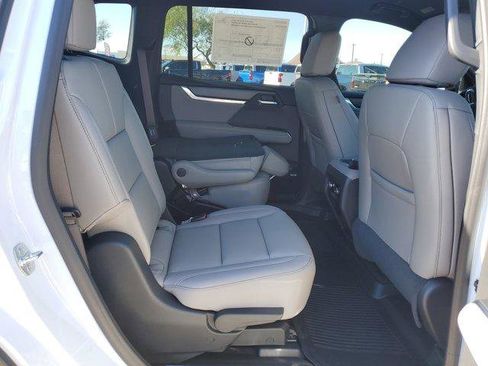 New 2026 GMC Acadia Elevation image 12