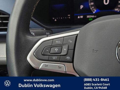 Used 2023 Volkswagen Taos SE w/ Panoramic Sunroof Package FWD image 22