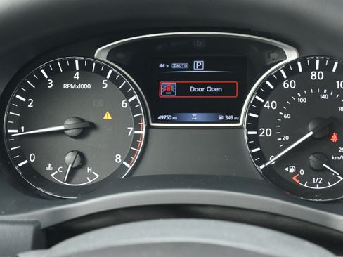 Used 2020 Nissan Pathfinder S image 24