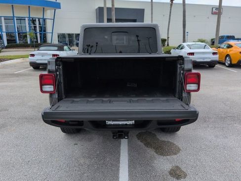 Used 2025 Jeep Gladiator Mojave AWD/4WD image 13