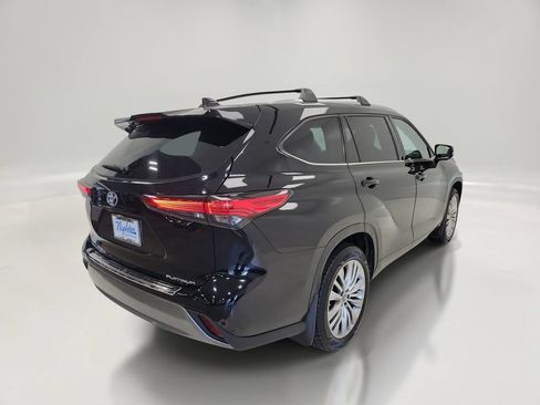 Used 2023 Toyota Highlander Platinum FWD image 5