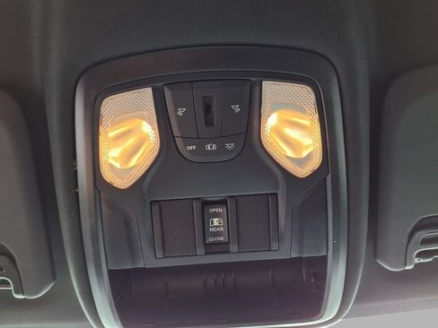 Used 2024 RAM 3500 Tradesman w/ Chrome Appearance Group AWD/4WD image 15
