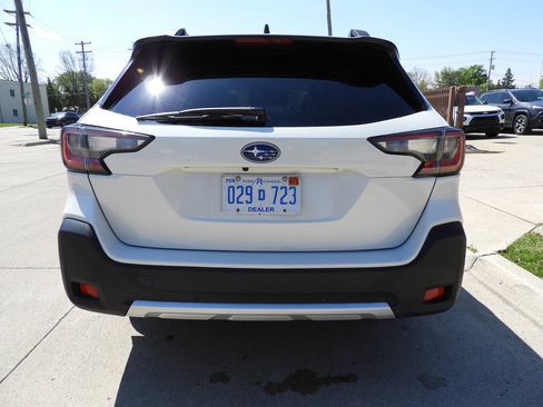 Used 2025 Subaru Outback Limited AWD/4WD image 7