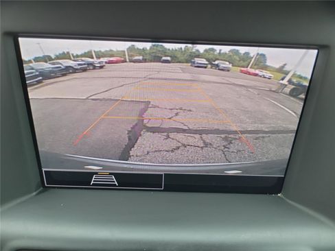 Used 2023 GMC Terrain SLE w/ Driver Convenience Package FWD image 27