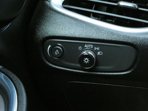 Used 2022 Chevrolet Malibu LT image 12