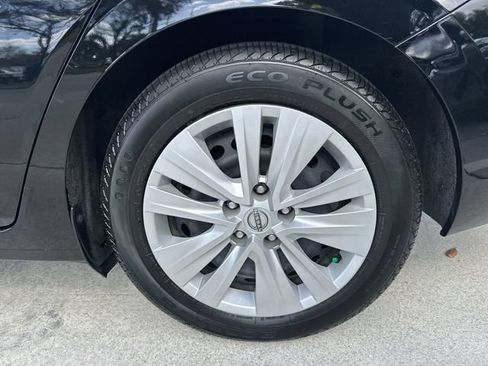Used 2024 Nissan Sentra S FWD image 11