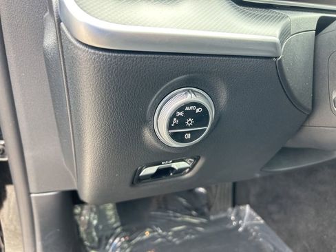 Used 2025 Mercedes-Benz C 300 Sedan image 35