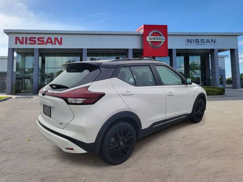 Used 2023 Nissan Kicks SR w/ SR Premium Package FWD image 2