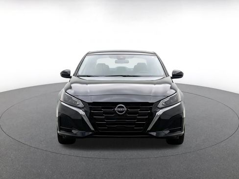 Used 2025 Nissan Altima 2.5 SV FWD image 2