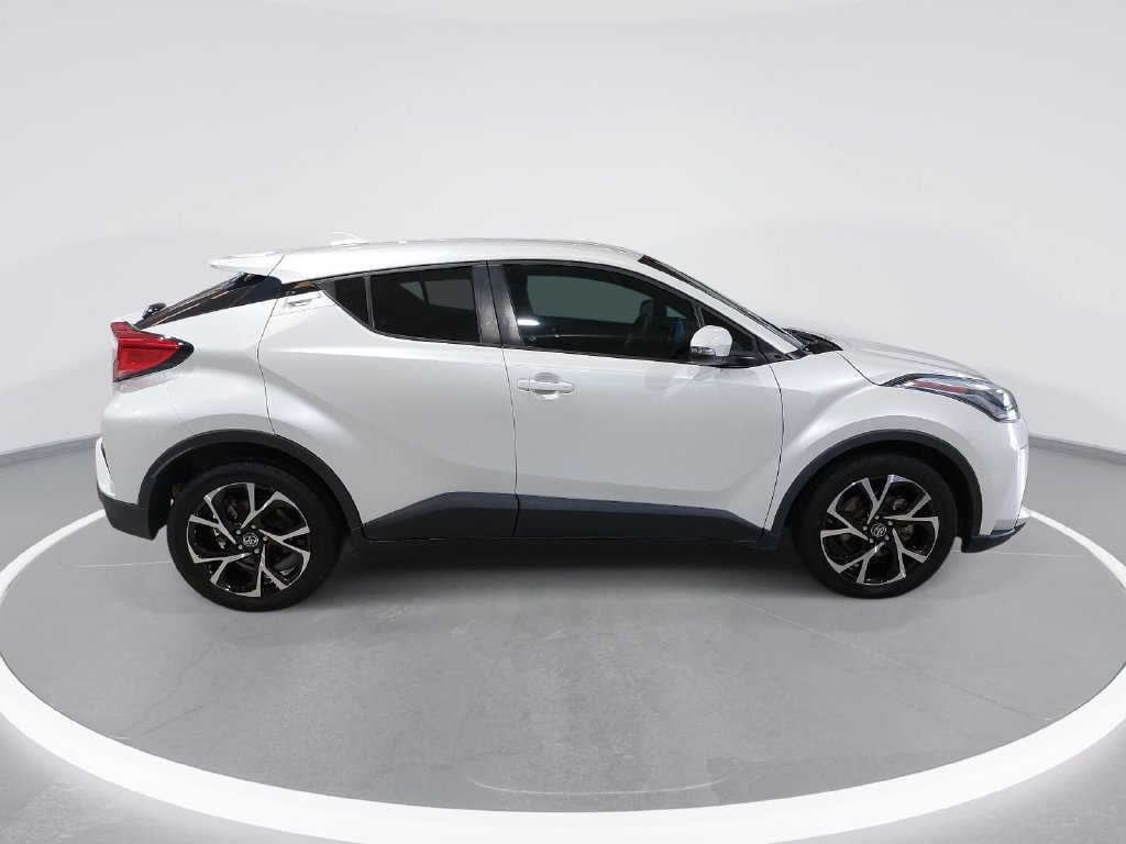Used 2022 Toyota C-HR XLE FWD image 4