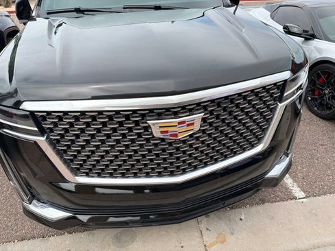 Used 2022 Cadillac Escalade Premium Luxury AWD/4WD image 5