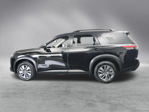 Used 2025 Nissan Pathfinder SV FWD image 3