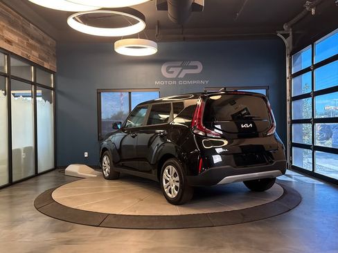 Used 2023 Kia Soul LX FWD image 5