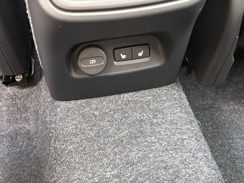 New 2026 Volvo XC40 B5 Core w/ Climate Package AWD/4WD image 9