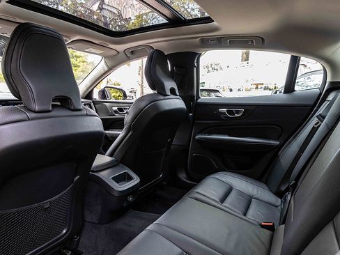 Used 2024 Volvo S60 B5 Plus image 23