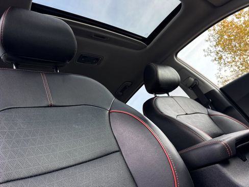 Used 2020 Kia Niro Touring image 19