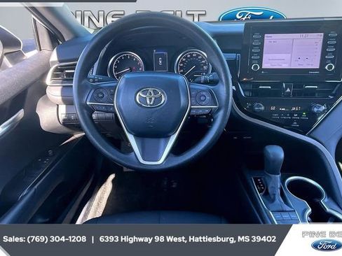 Used 2024 Toyota Camry LE image 5