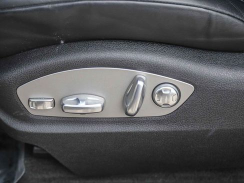 Used 2023 Porsche Macan Turbo image 20