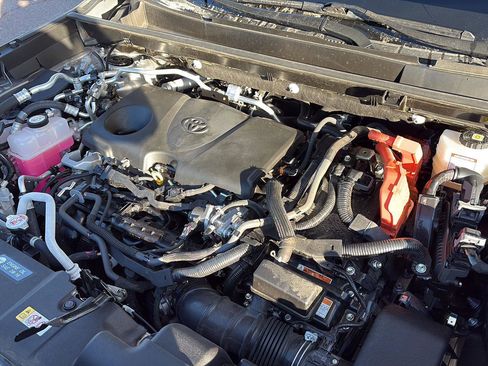 Used 2024 Toyota RAV4 SE image 6