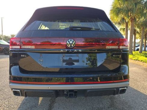 Used 2024 Volkswagen Atlas Peak Edition SEL AWD/4WD image 4