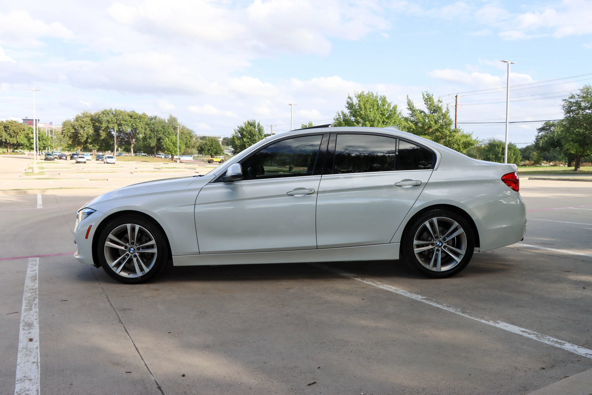 Used 2017 BMW 330i Sedan RWD image 4