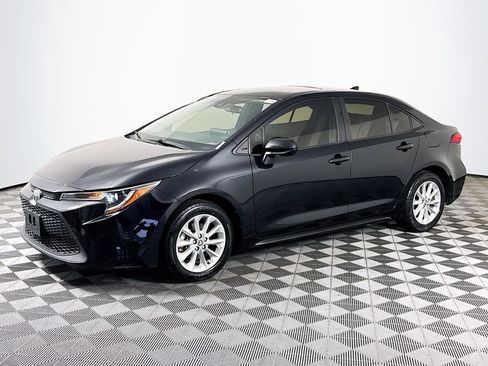 Used 2020 Toyota Corolla LE w/ LE Premium Package FWD image 4