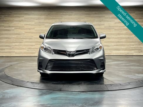 Used 2019 Toyota Sienna LE FWD image 5