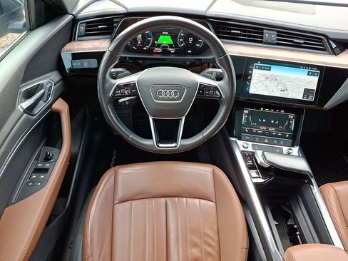 Used 2023 Audi e-tron Premium image 13