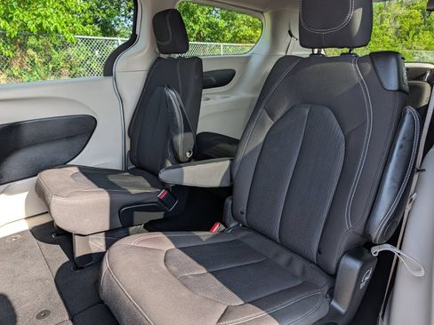 Used 2024 Chrysler Voyager LX FWD image 17